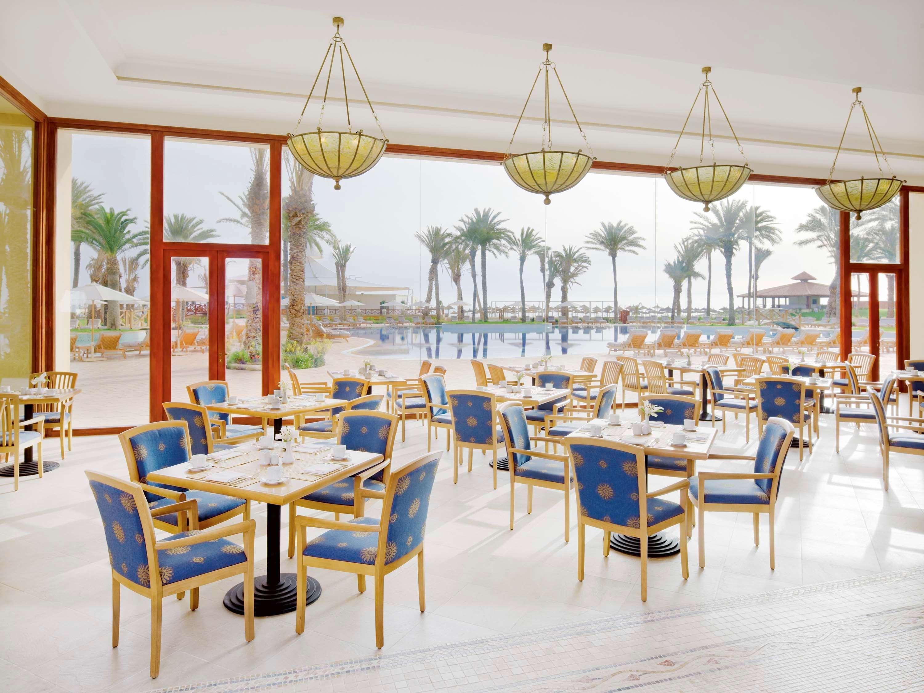 Moevenpick Resort & Marine Spa Sousse Bagian luar foto The restaurant