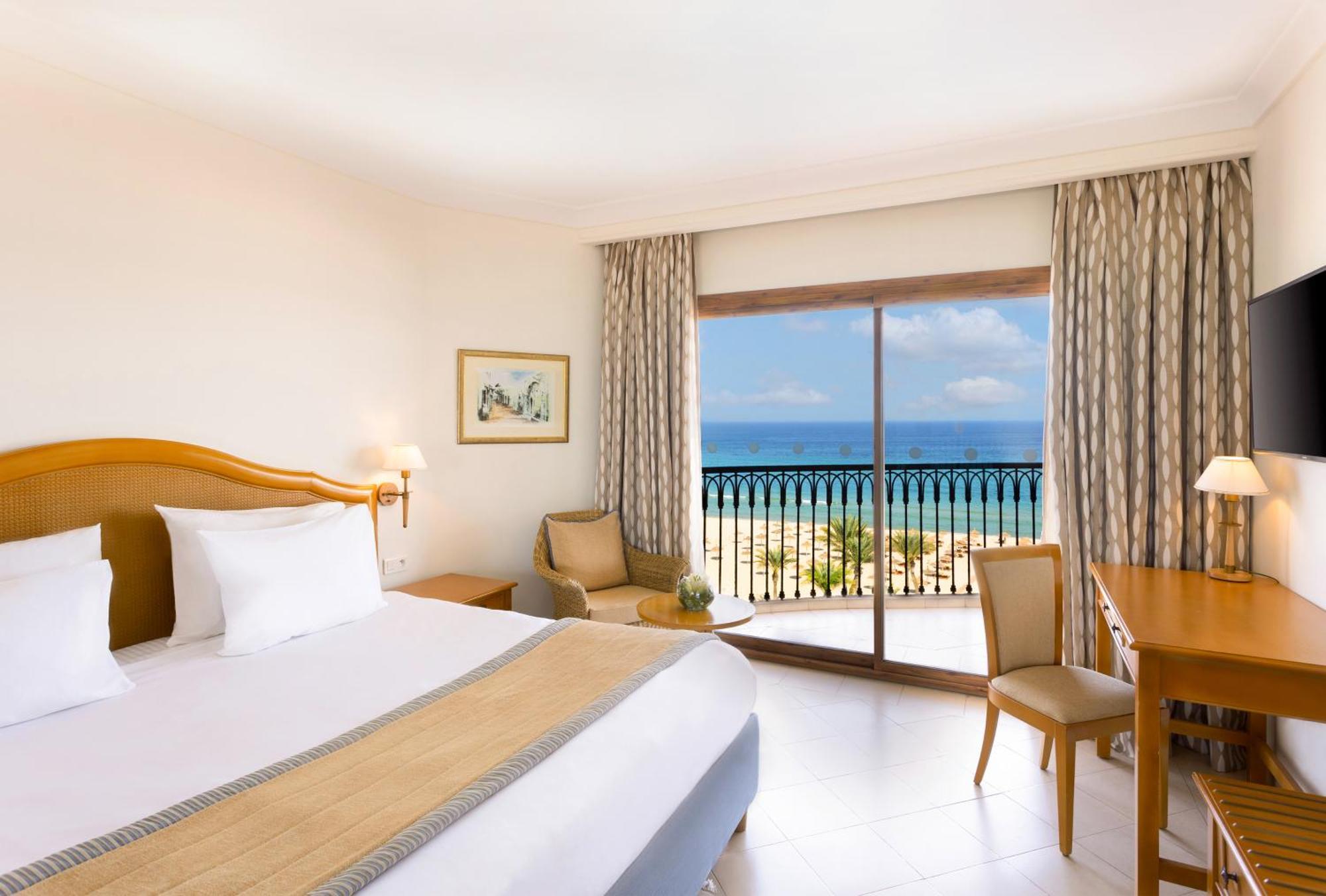Moevenpick Resort & Marine Spa Sousse Bagian luar foto A room at the hotel