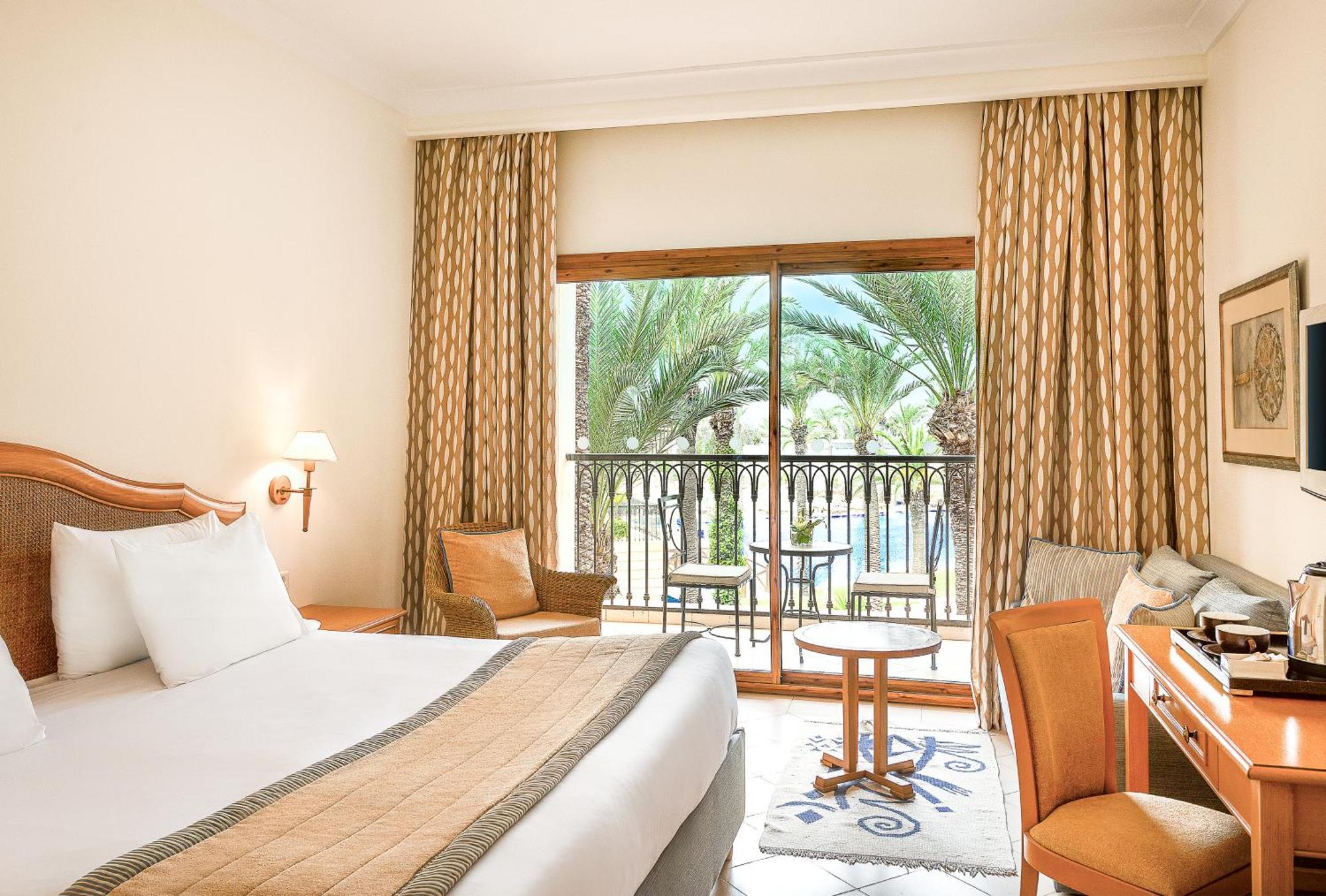 Moevenpick Resort & Marine Spa Sousse Bagian luar foto A room at the hotel