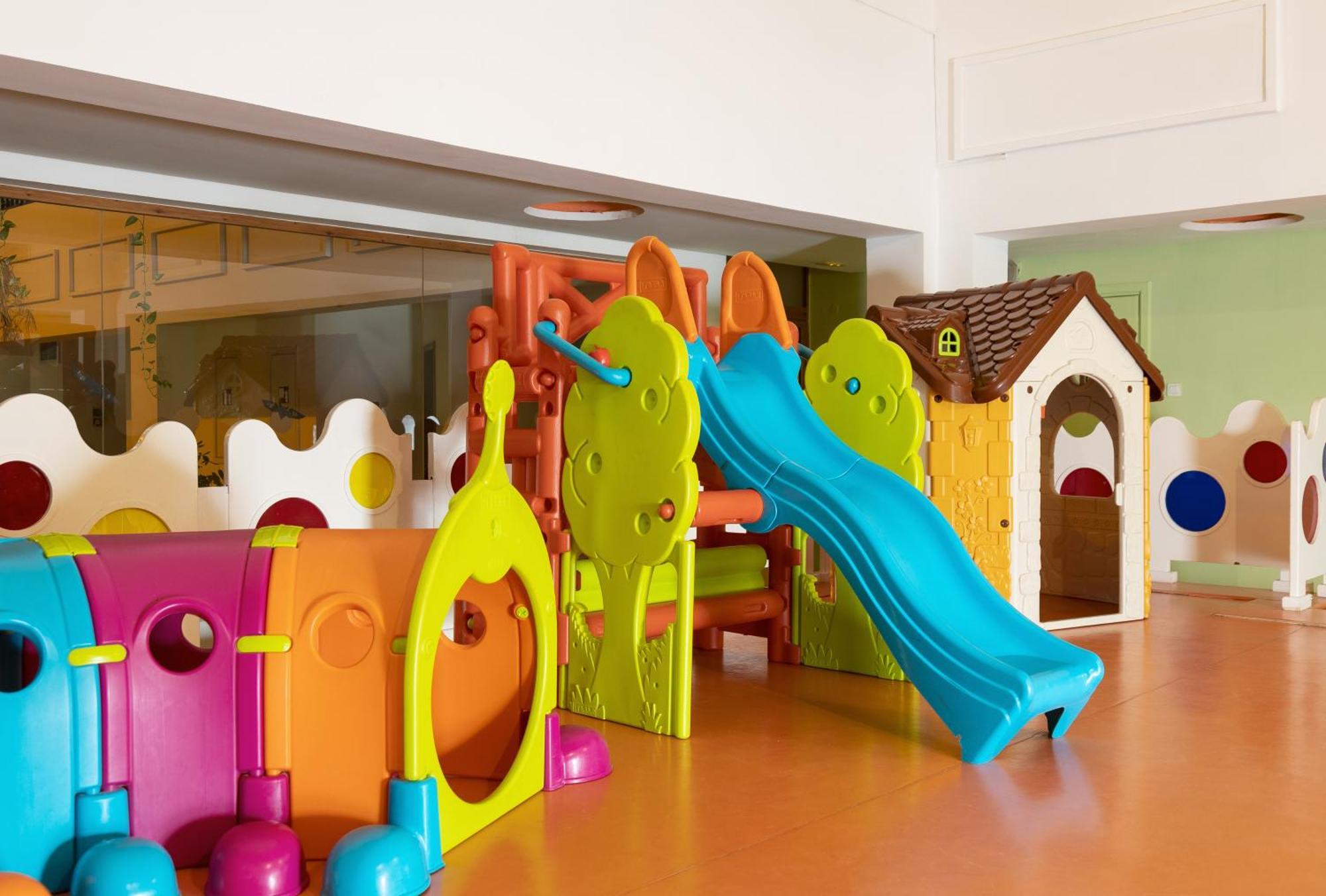 Moevenpick Resort & Marine Spa Sousse Bagian luar foto A slide in a playroom