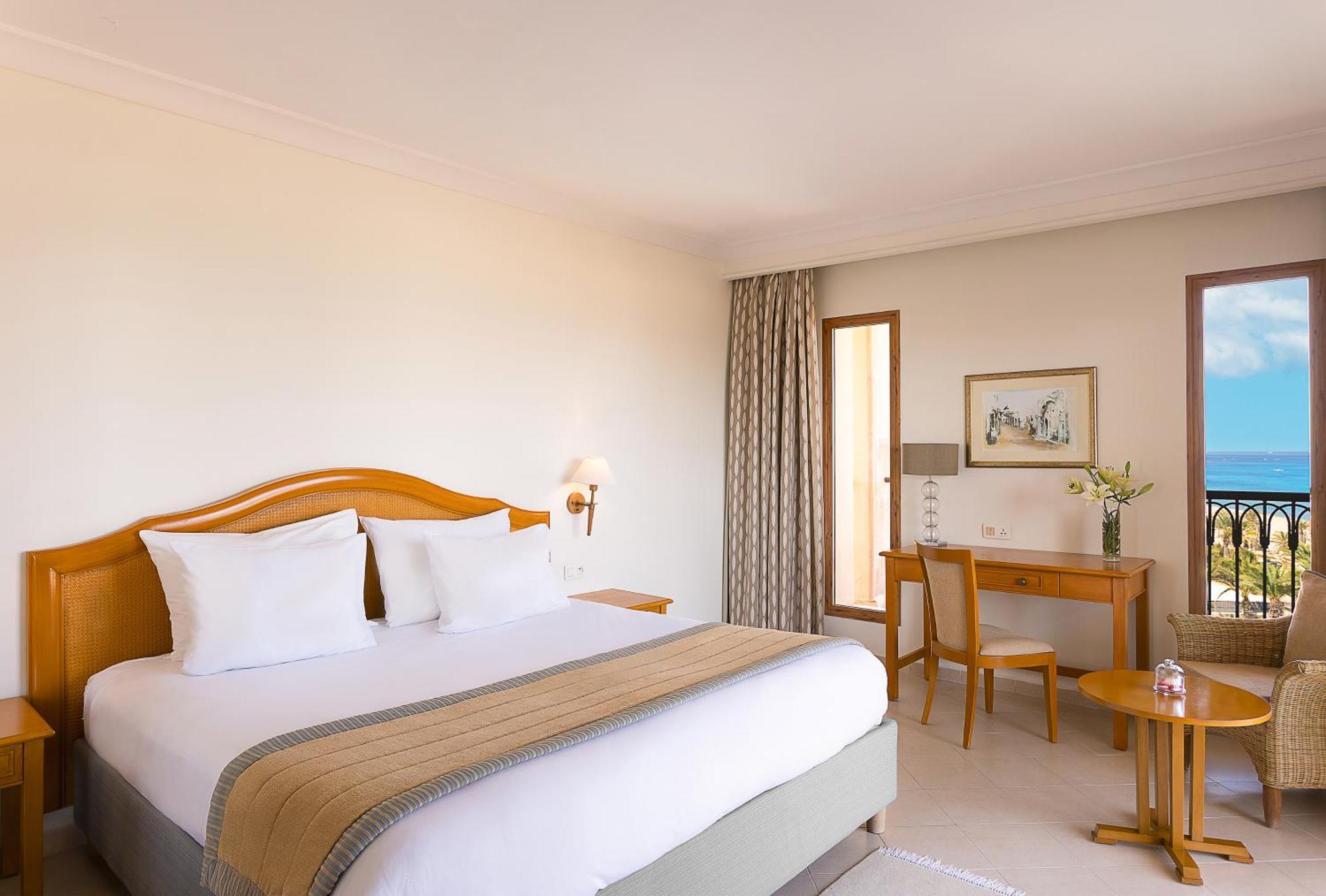 Moevenpick Resort & Marine Spa Sousse Bagian luar foto A room at the hotel