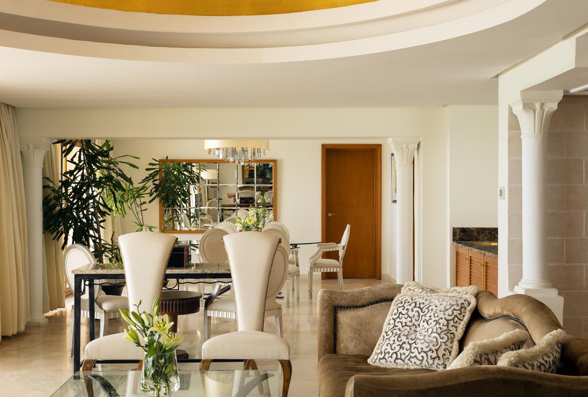 Moevenpick Resort & Marine Spa Sousse Bagian luar foto The interior of a suite at the Four Seasons Hotel, London