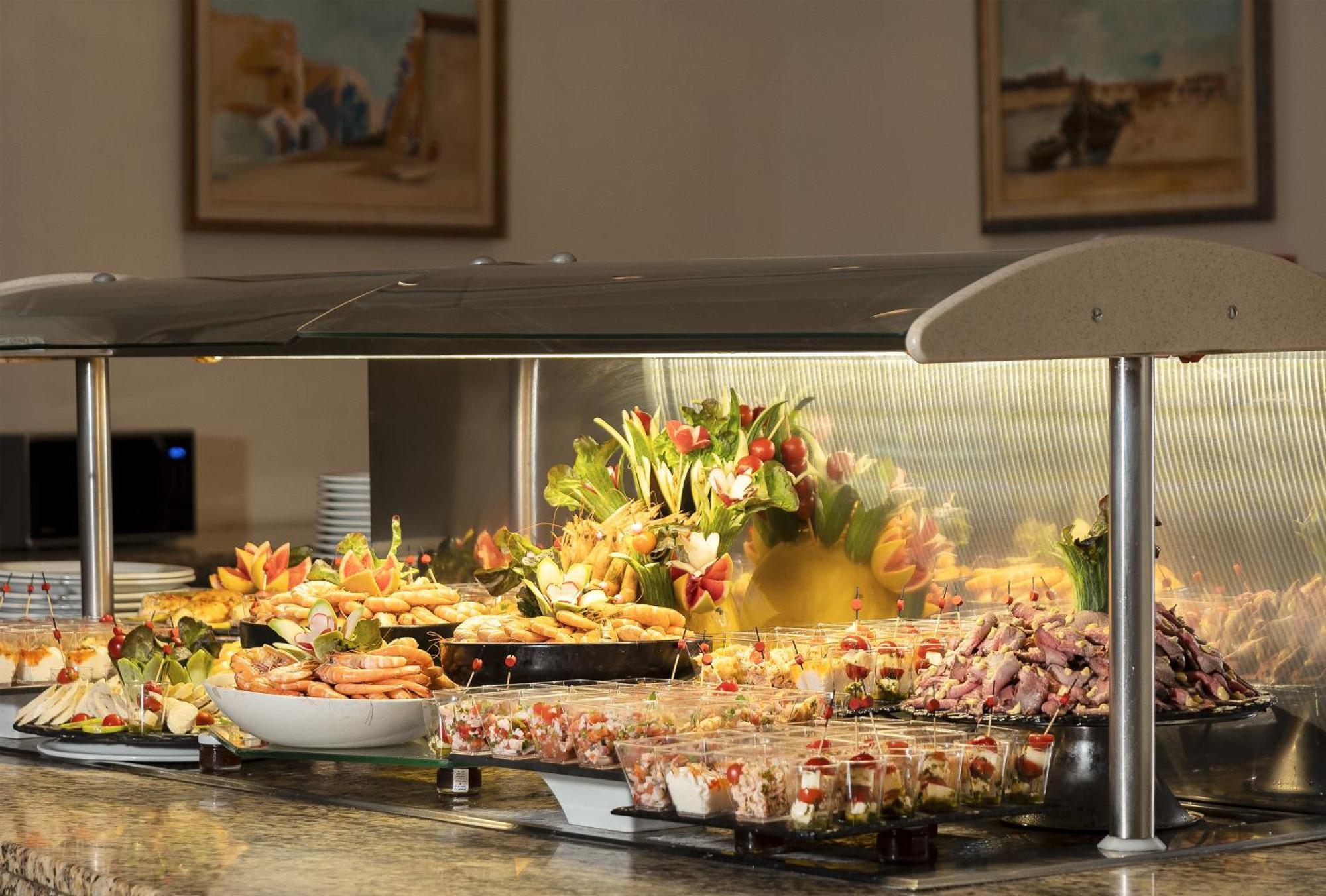 Moevenpick Resort & Marine Spa Sousse Bagian luar foto A buffet