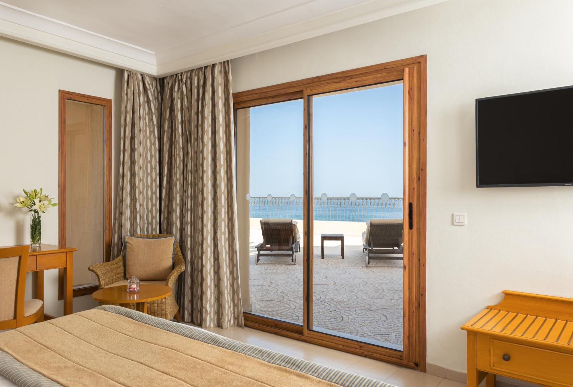 Moevenpick Resort & Marine Spa Sousse Bagian luar foto A sliding door