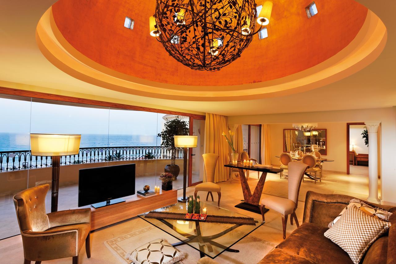 Moevenpick Resort & Marine Spa Sousse Bagian luar foto A suite at the Atlantis Paradise Island