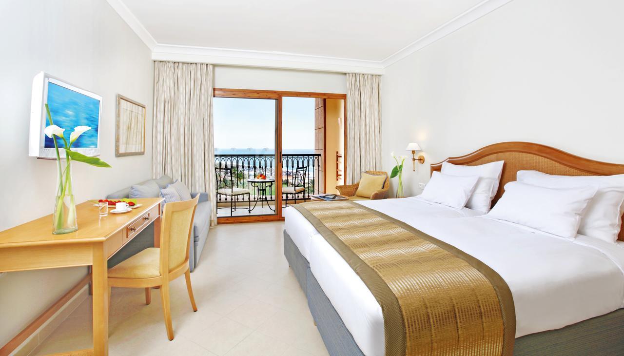 Moevenpick Resort & Marine Spa Sousse Ruang foto A typical room at the hotel
